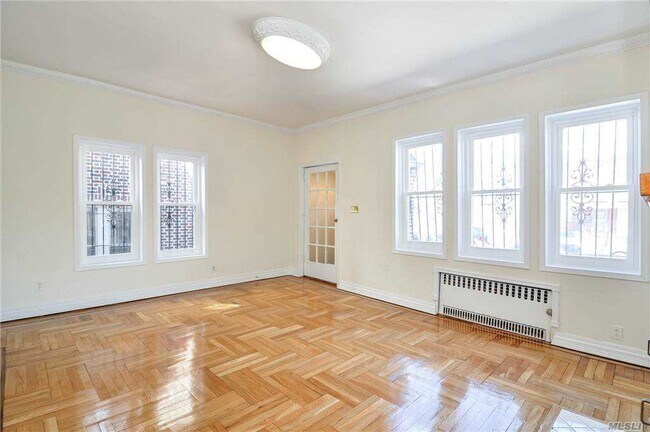 Foto del edificio - 34-28 72nd St
