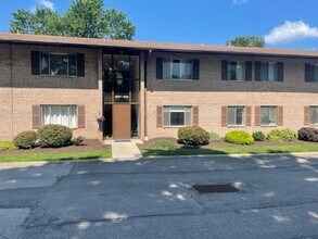 Building Photo - 1009 Sanlin Dr