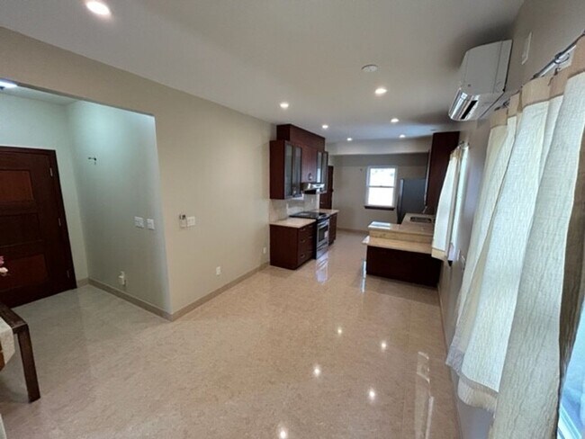 Foto del edificio - Like New Single Family Home in McCully!