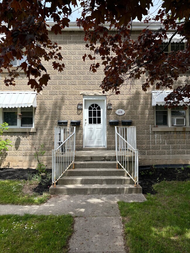 Immeuble calme de 4 unités - 608 6th St E
