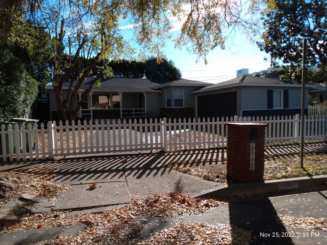 Primary Photo - 16150 Moorpark St