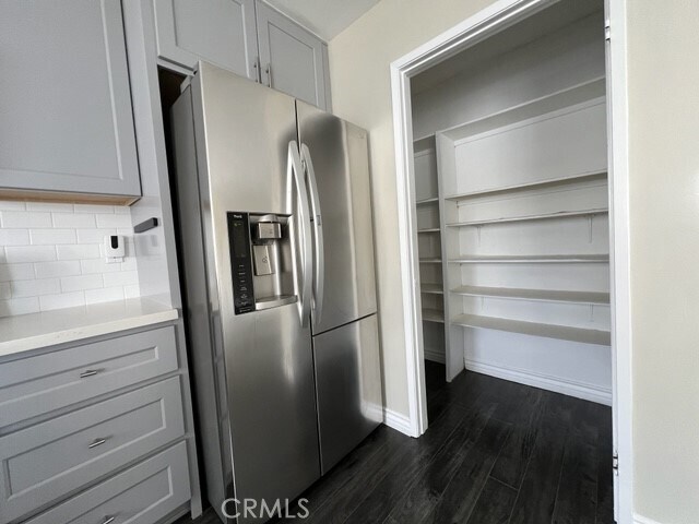 Foto del edificio - 8338 Woodley Pl
