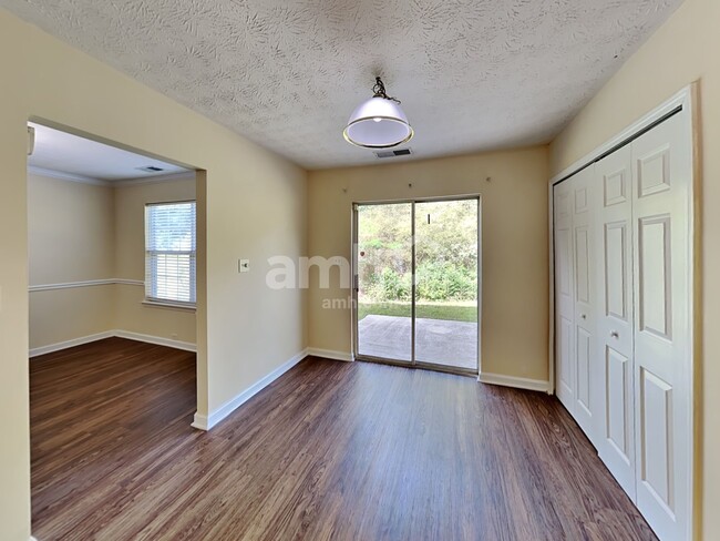 Building Photo - 891 Edgewood Ln