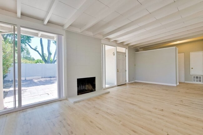 Building Photo - 3049 Harding Ave
