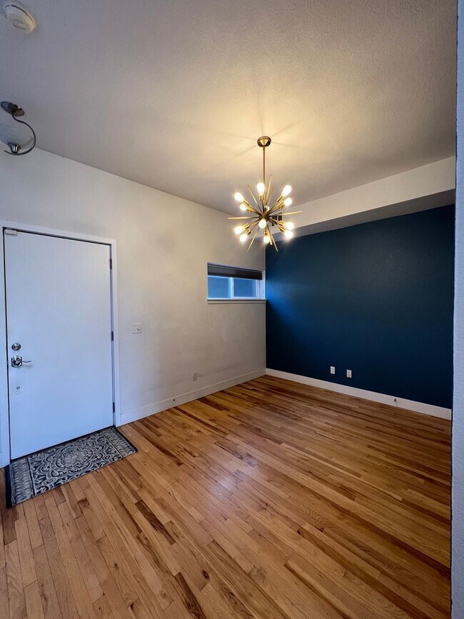 Building Photo - 2BD/2.5BA Gorgeous Condo, Tennyson St Denv...