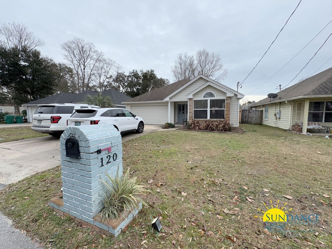 Foto principal - Renovated 3 Bedroom Home in Fort Walton Be...