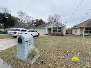 Building Photo - 120 Northern Pine Rd