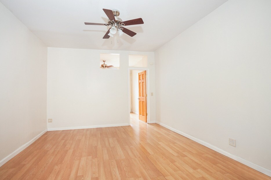 Building Photo - 466 W 47th St