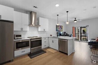 Building Photo - 3101 Govalle Ave