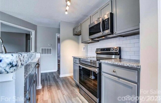 Foto del edificio - 8179 Cedar Glen Dr