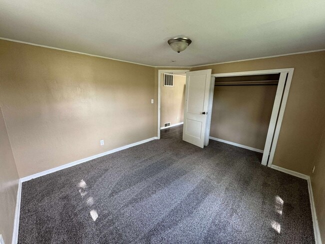 Foto del edificio - Check out this 2-Bedroom Beautiful House!
