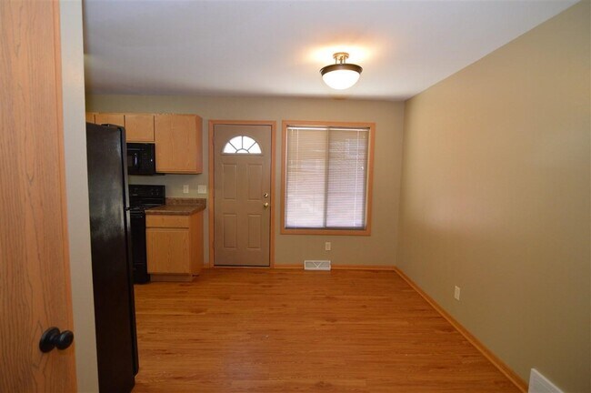 Building Photo - 1315 Loreen Dr