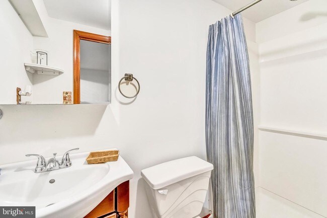 Foto del edificio - 11823 Chapman Rd