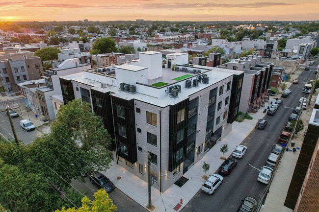 Photo - 2625 W Jefferson St Apartments