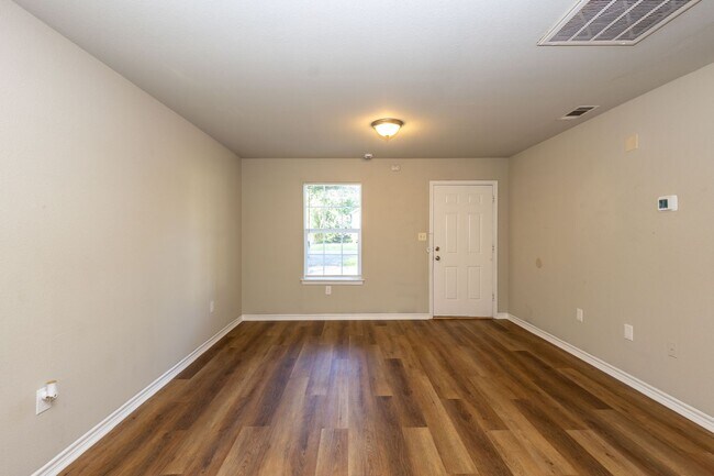Foto del edificio - Cozy and well maintained 2 Bed / 1 bath home in Beaumont! Move in ready!