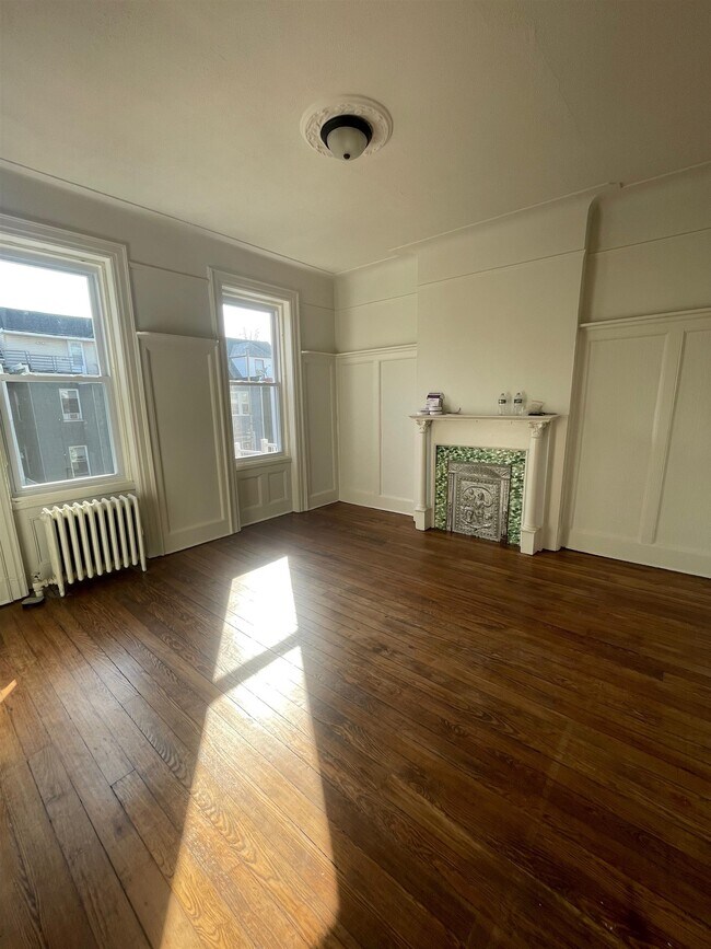 Building Photo - 27 48th St