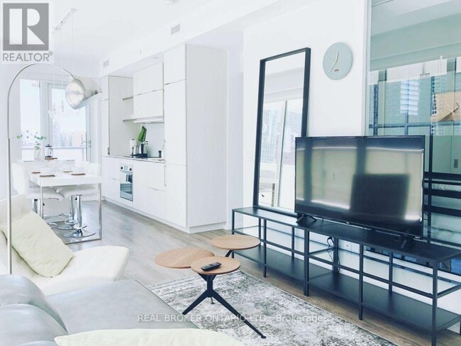 Building Photo - 197 Yonge St