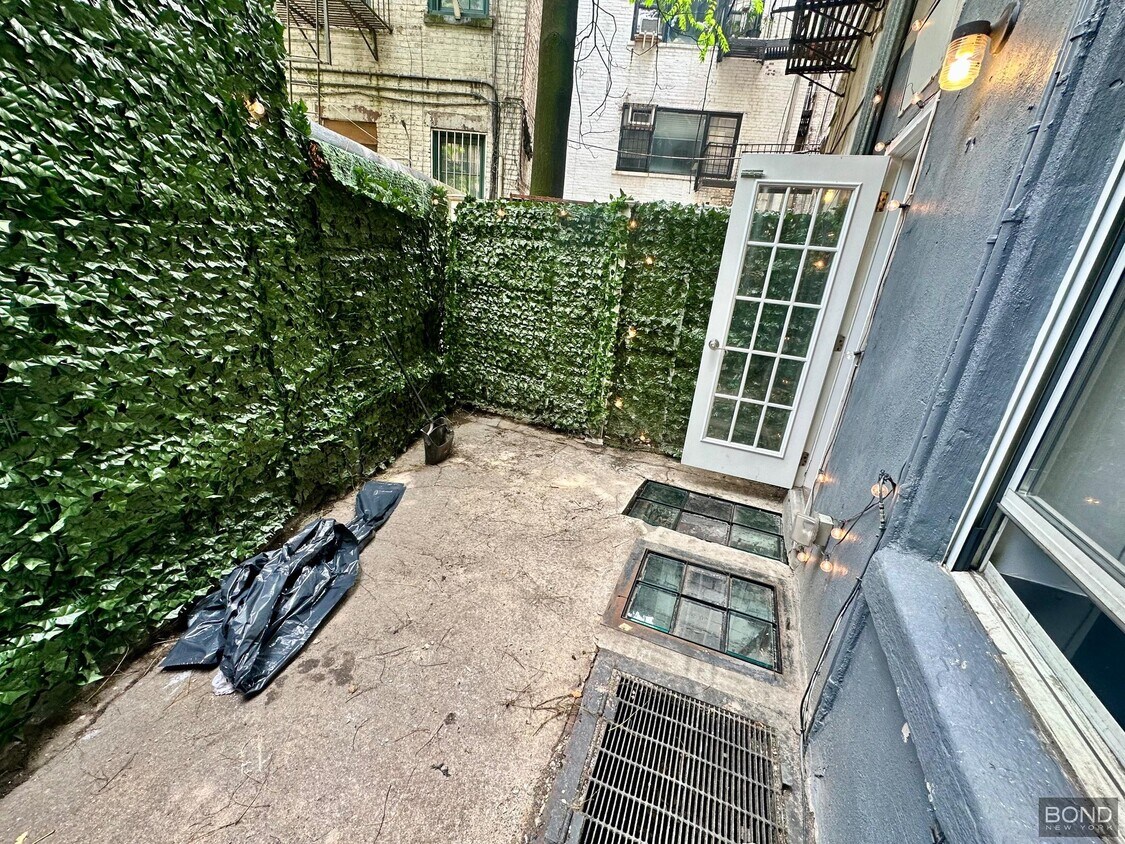 Primary Photo - 562 Hudson St