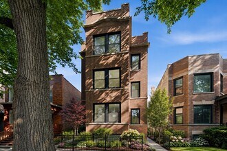 Building Photo - 2442 W Wilson Ave