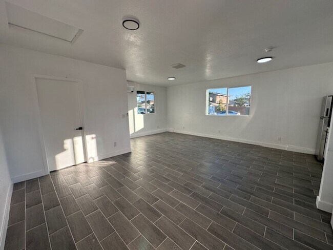 Foto del edificio - !!FONTANA STUDIO!! 16430 Unit B Hawthorne ...