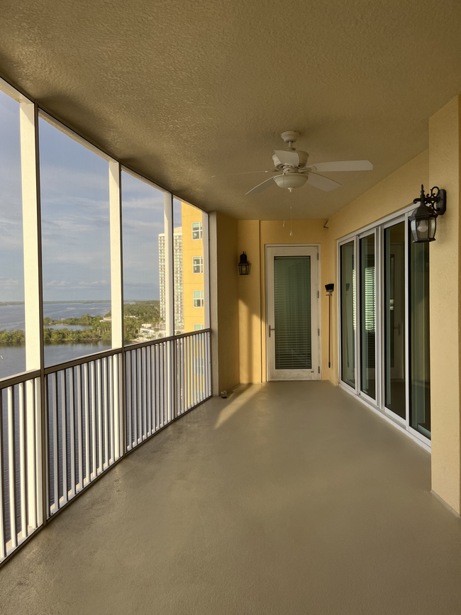 Vista desde el balcón del acceso al segundo dormitorio - 2745 1st St