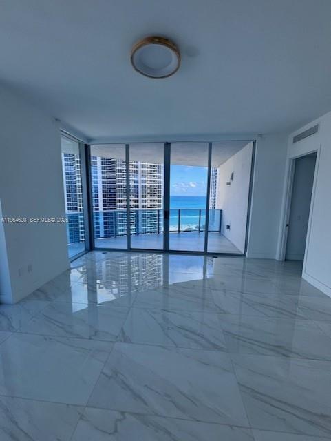 Foto del edificio - 17550 Collins Ave