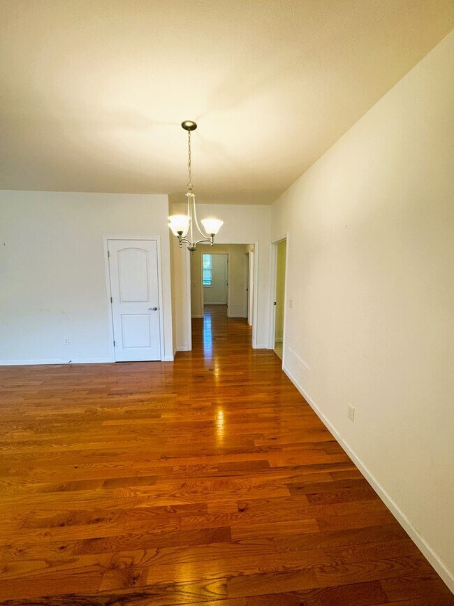 Foto del edificio - Comfortable One Level  Living