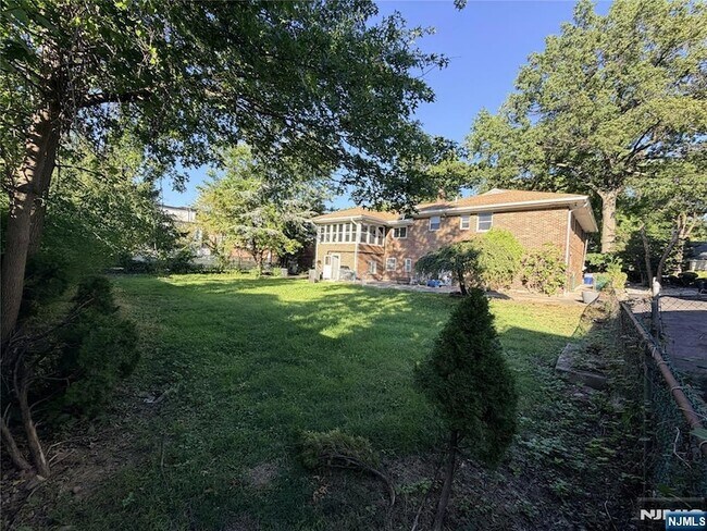 Foto del edificio - 1069 Palisade Ave