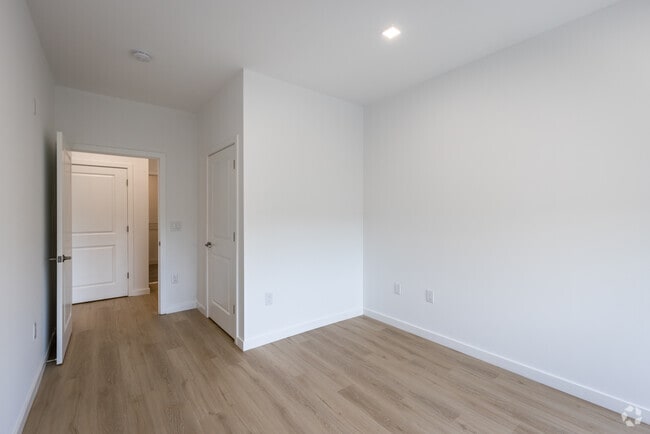 2BR, 2BA - 1,207SF - 110 Washington