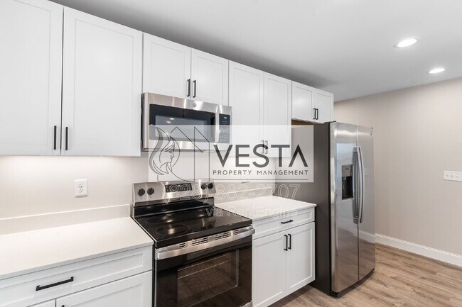 Building Photo - 16 Meadows Town Rd