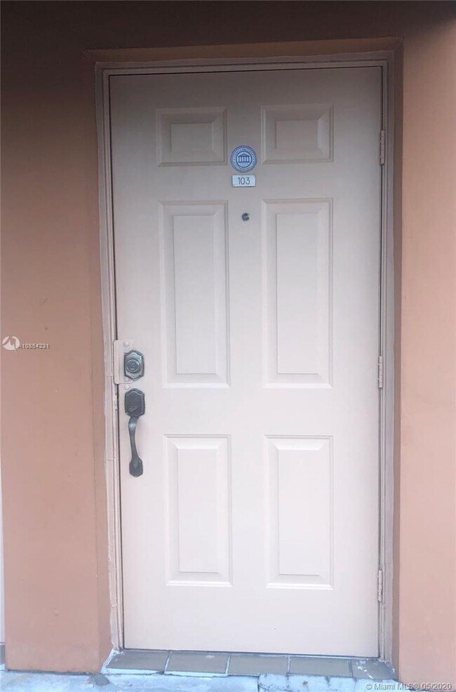 Foto del edificio - 8474 NW 103rd St