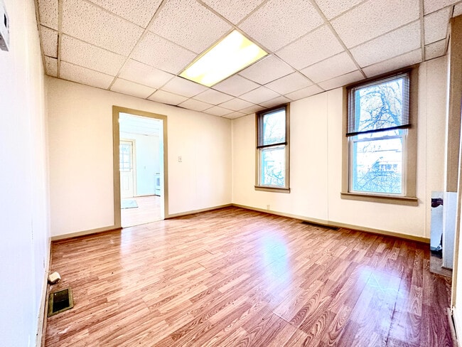Building Photo - 8 W Lutton St