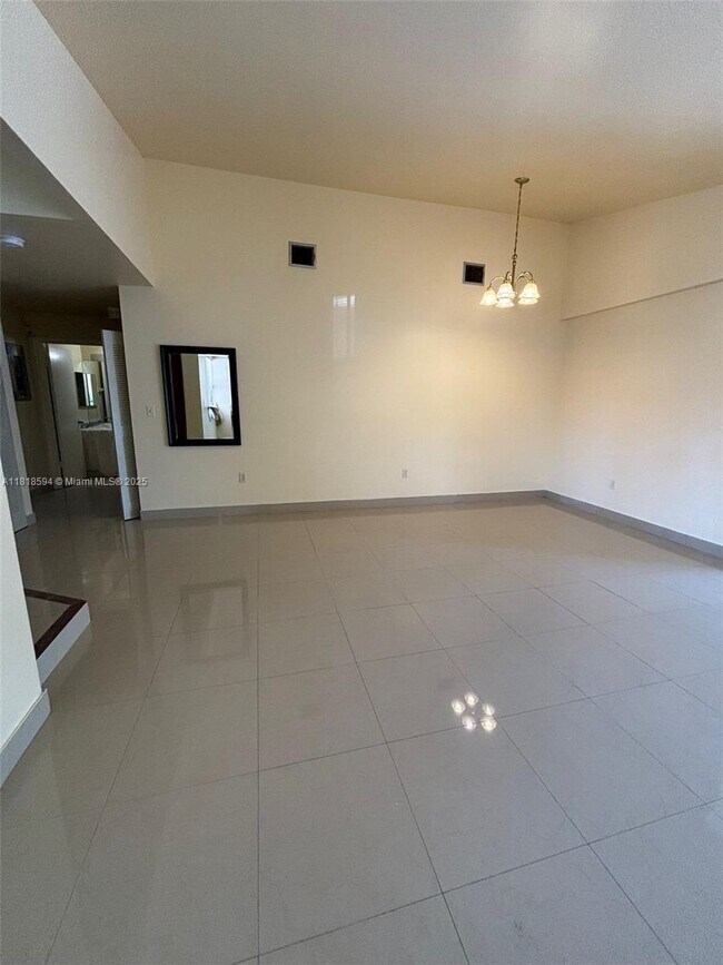 Foto del edificio - 6427 SW 132nd Ct Cir