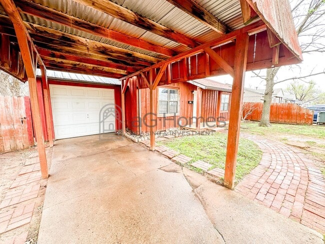 Foto del edificio - 2212 Doris Ave