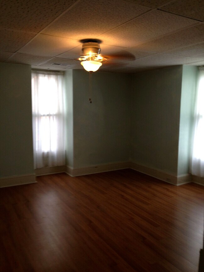 2ndBR - 6016 Walnut St