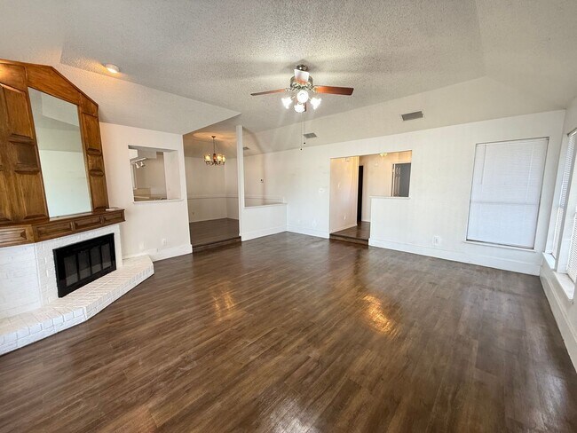 Foto del edificio - Garden Home on the Eastside.