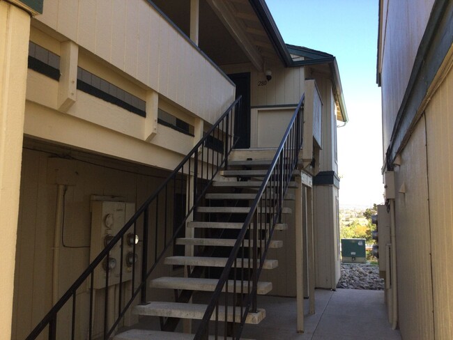 Foto del edificio - 1 BEDROOM/1 BATH CONDO UPSTAIRS UNIT AVAIL...