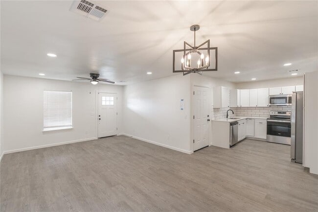 Building Photo - 537 Parkhill Cir