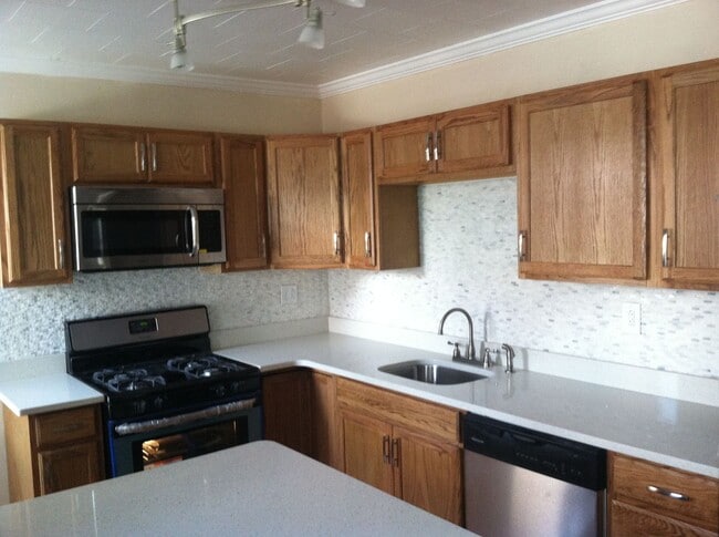 Foto del edificio - Beautiful 5 bed, 2 bath luxury south side ...