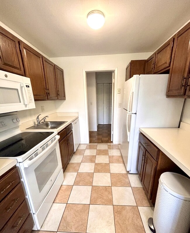 Building Photo - 155 Brewster St