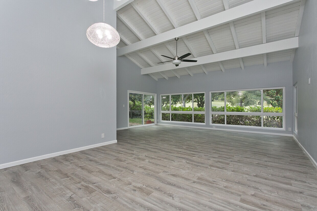 Primary Photo - Queens Gate Renovated 3 bedroom, 2 bath at...