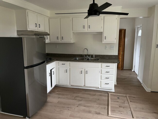 Foto del edificio - Cute 2 Bedroom Bungalow located near Reyno...