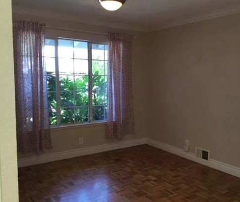 Foto del edificio - 698 Spruce Dr