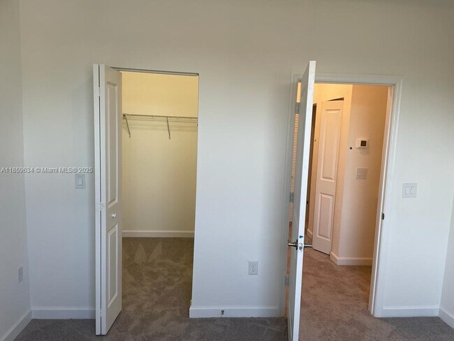 Foto del edificio - 945 NE 211th St