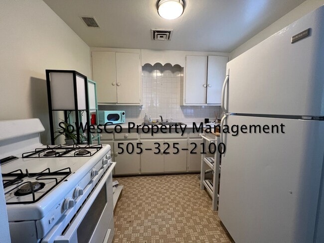 Building Photo - Three Bedroom Two Bath Home in Central Farmington