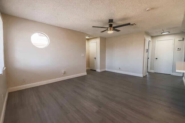 Building Photo - Stunning upgraded 2 Bedroom Condo located ...