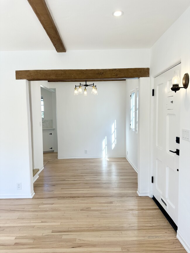Building Photo - 2106 S Beverly Glen Blvd