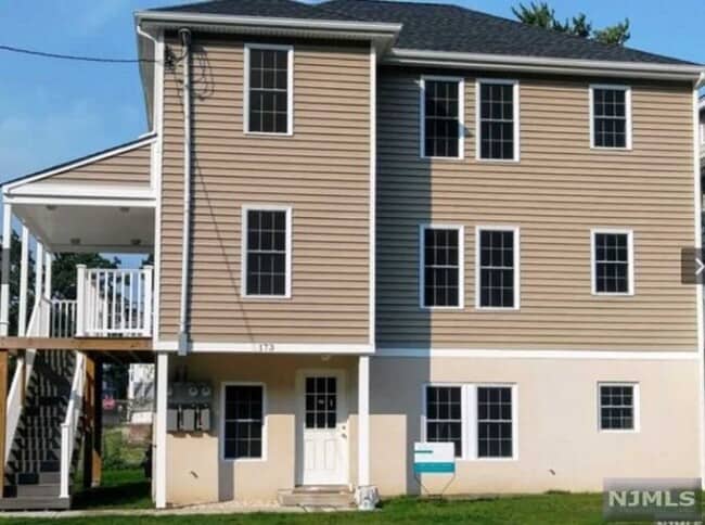 Building Photo - 173 Warren St