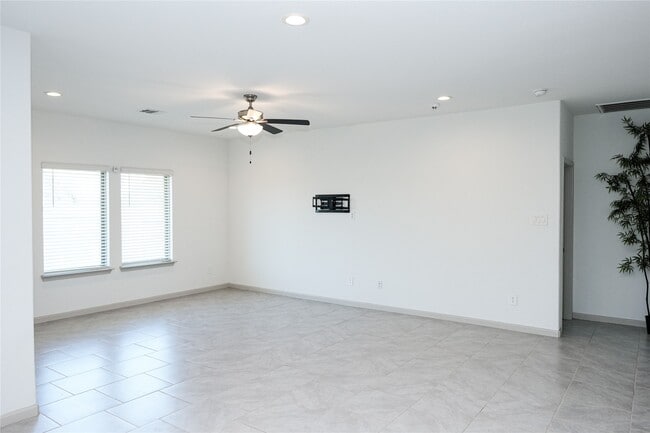 Building Photo - 3542 Park Vista Dr