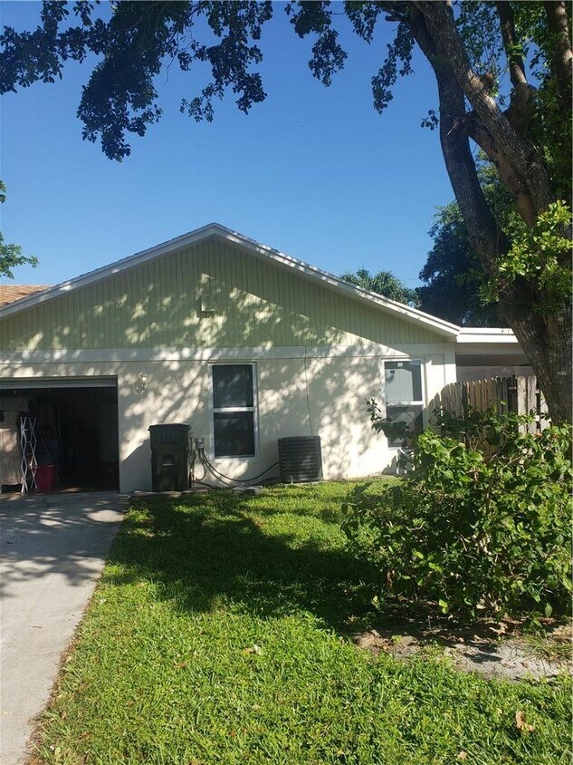 3195 Cardinal Dr, Delray Beach, FL 33444 House for Rent in Delray